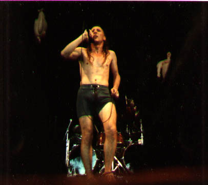 mjkonstage.jpg